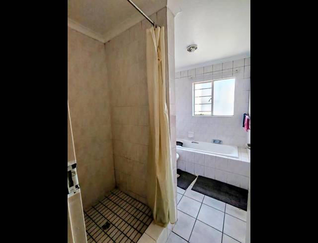 3 BEDROOM APARTMENT FOR SALE IN VORNA VALLEY